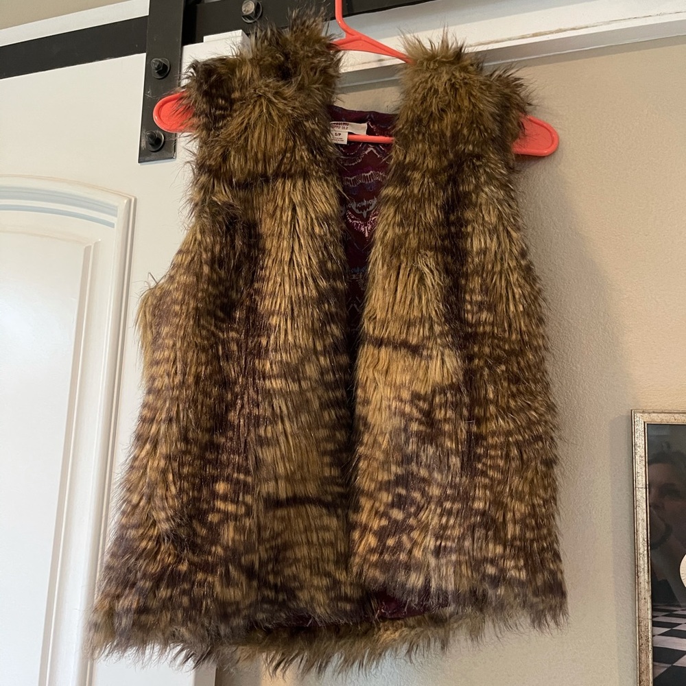 Cute fur vest with indie inside print size small